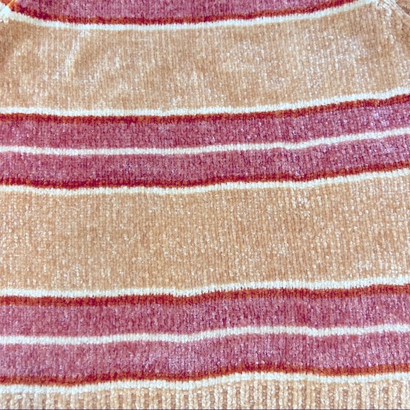 Love by Design Scalloped Hem Cropped Pink & Cream Striped Sweater Sz S - Picture 3 of 8